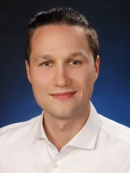 Robert Reuss, Kundenberater*in
