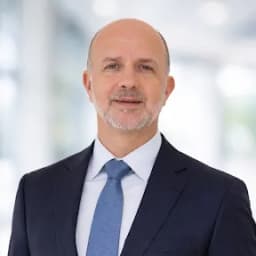 Vincenzo Raimondo, Kundenberater*in