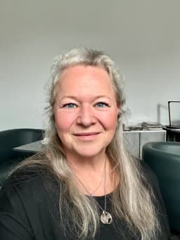 Stefanie Ullmann, Kundenberater*in