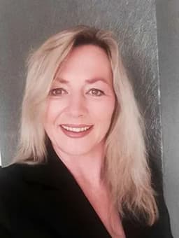 Claudia Pfeiffer, Kundenberater*in