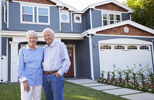 Senioren nutzen Immobilie für Leibrente